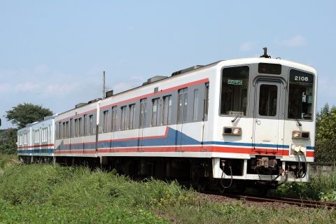 【関鉄】キハ5000形 キハ2100形牽引で水海道車両基地へ輸送の拡大写真