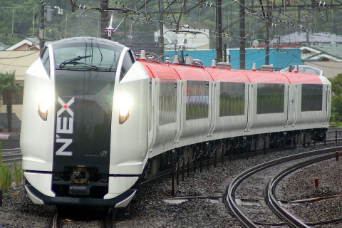 【JR東】E259系NE002編成　展示を終え臨時回送の拡大写真