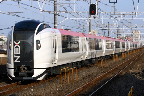 【JR東】E259系NE009 010編成東急車輛出場を下総中山駅で撮影した写真