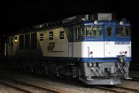 【JR貨】EF64-1003 大宮車両所出場を大宮駅で撮影した写真