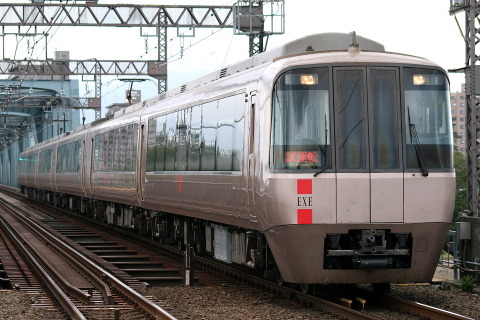 【小田急】30000形30253F(EXE)試運転を厚木駅で撮影した写真