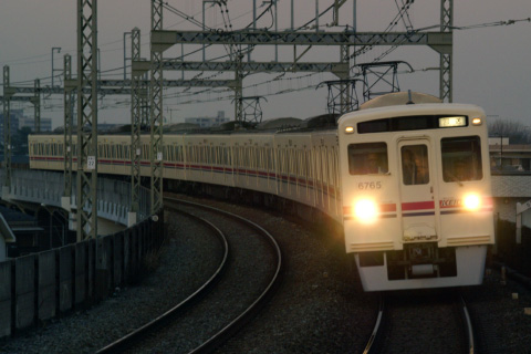 【京王】6000系6715F 故障のため廃車を京王稲田堤駅で撮影した写真