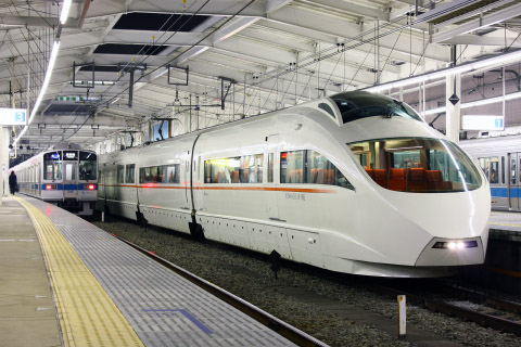 【小田急】LSE・HiSEの車両不具合に伴う代走(20日)を新百合ヶ丘駅で撮影した写真