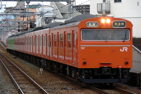 【JR西】大阪環状線用の103系モリKM2編成 混色にを桃谷駅で撮影した写真