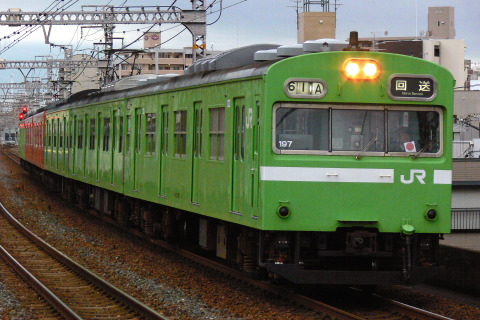 【JR西】103系ナラNS618編成 編成変更＆方転回送を野田駅で撮影した写真