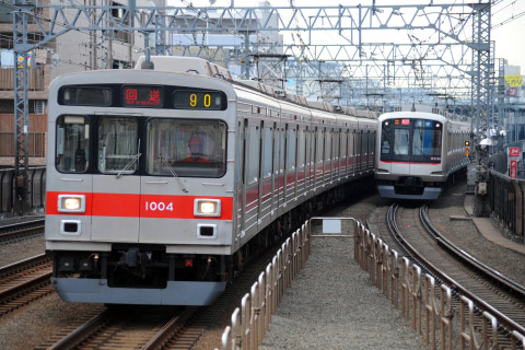 【東急】1000系1004F 清掃作業のための臨時回送を新丸子駅で撮影した写真