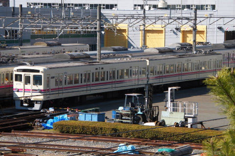 【京王】6000系6715F 故障のため廃車を若葉台検車区(敷地外)で撮影した写真