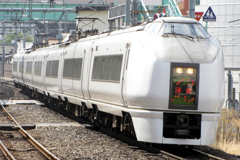【JR東】651系カツK106編成使用 団体臨時列車運転を北千住駅で撮影した写真