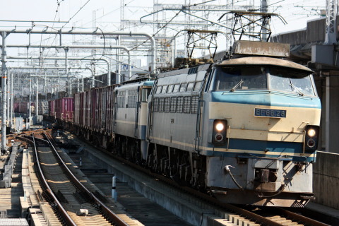 【JR貨】EF65-1122 岡山機関区へ回送を姫路駅で撮影した写真