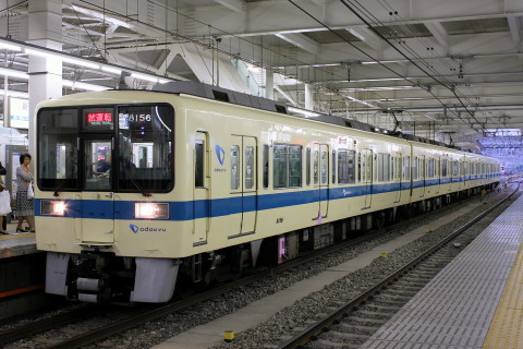 【小田急】8000形8056F 多摩線試運転を新百合ヶ丘駅で撮影した写真