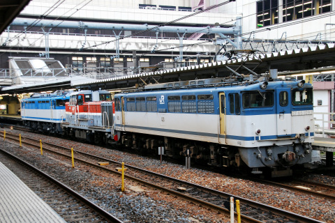 【JR貨】EF65-1127・DE10-1748 大宮車両所出場を大宮駅で撮影した写真
