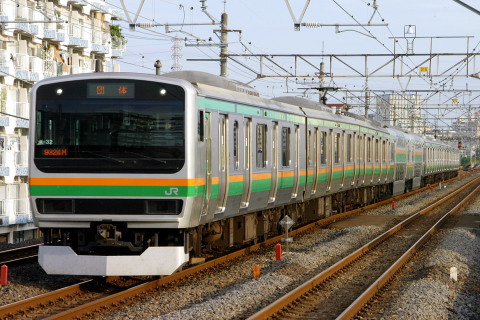 【JR東】E231系コツK32編成使用 「湘南ひまわり号」運転を南流山駅で撮影した写真