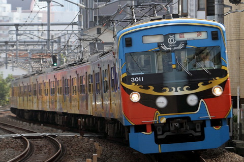 【西武】横瀬車両基地公開に伴う臨時列車運転を池袋～椎名町で撮影した写真