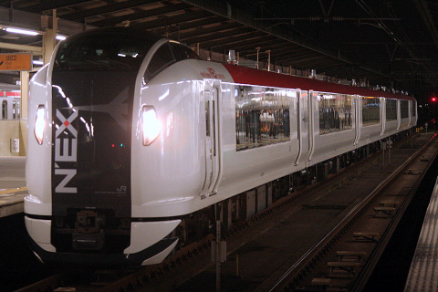【JR東】E259系クラNE017編成 京葉車両センターへ回送を千葉みなと駅で撮影した写真