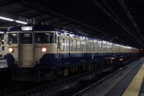 【JR東】113系マリ236＋117編成 所属先へ返却を新習志野駅で撮影した写真