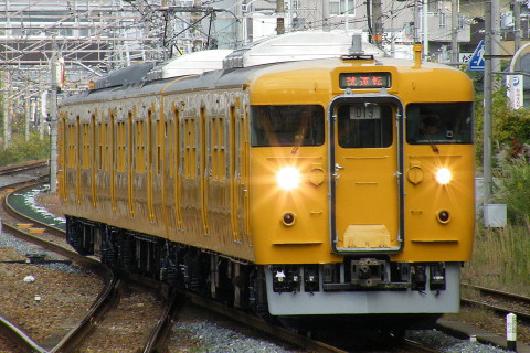 【JR西】115系オカD19編成 本線試運転を高槻駅で撮影した写真