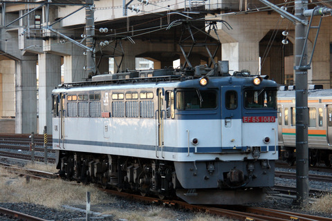 【JR貨】EF65-1096 大宮車両所出場を大宮駅で撮影した写真