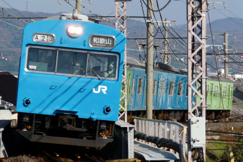 【JR西】103系K606編成 運用開始を紀伊中ノ島駅で撮影した写真