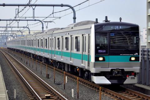 【JR東】E233系2000番代マト5編成 東急車輛出場を越谷レイクタウン駅で撮影した写真