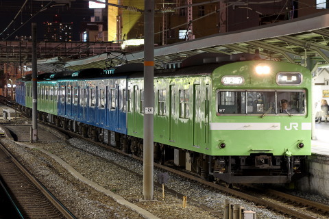 【JR西】103系ヒネK606編成（混色） 吹田工場出場を京橋駅で撮影した写真