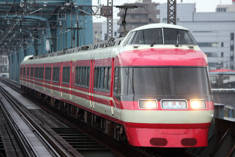 【小田急】7000形7003F（LSE） 試運転を厚木駅で撮影した写真