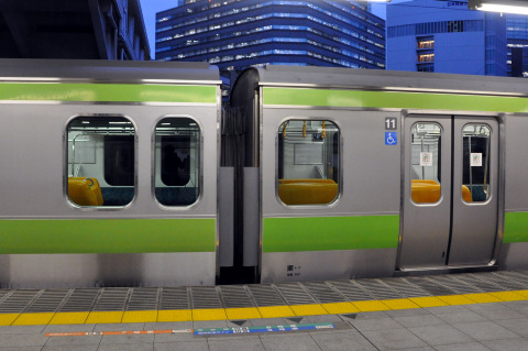 【JR東】E231系トウ552編成 品川へ臨時回送を大崎駅で撮影した写真
