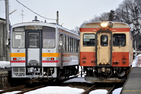 【JR西】キハ120 大糸線試運転を根知駅で撮影した写真