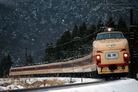【JR西】489系H01編成使用 団体臨時列車を敦賀～新疋田で撮影した写真