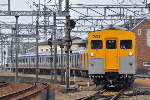 【相鉄】11000系11003F(横浜側5両) モヤ牽引輸送の拡大写真