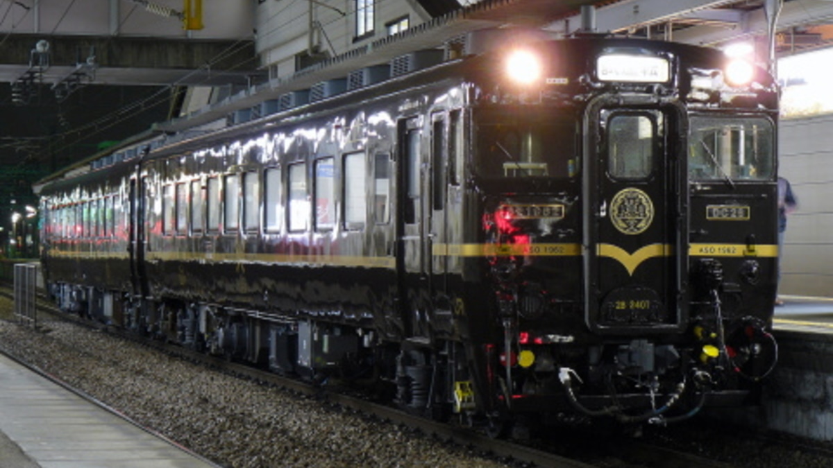 JR九】キハ58-139 キハ28-2401(『あそ1962』車)小倉工場出場