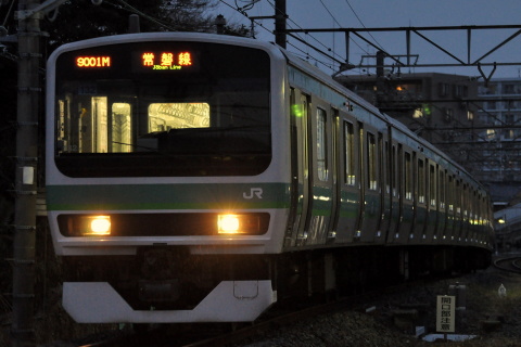 【JR東】松戸車両センター職員輸送列車をE231系が代走を松戸車両センター付近で撮影した写真