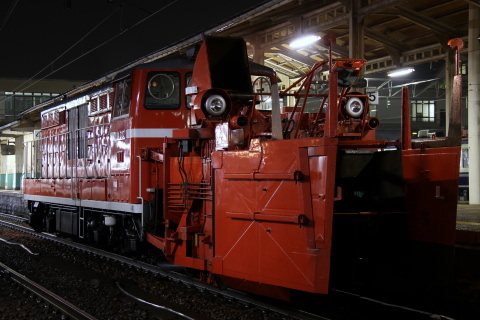 【JR東】DD14-327 秋田総合車両センターへ回送を新津駅で撮影した写真
