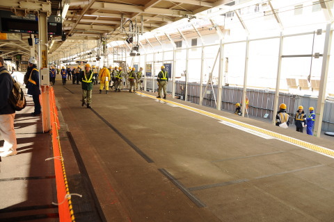 【JR東】横浜駅横須賀線ホーム拡幅工事を実施の拡大写真