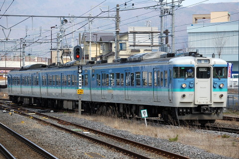 【JR東】御柱祭に伴う臨時列車（中央線）を岡谷駅で撮影した写真