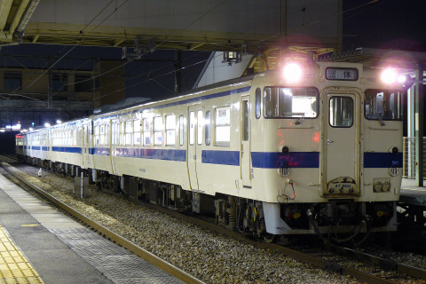 【JR九】キハ47・40形4両による有田陶器市団臨運転を原田駅で撮影した写真