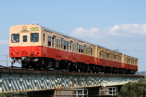 【JR東】久留里線で国鉄色3両運転実施の拡大写真