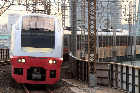 【JR東】E653系カツK305編成使用のTDR臨運転を新木場駅で撮影した写真