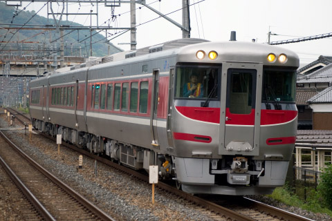 【JR西】キハ189系 台車性能試運転を島本駅で撮影した写真