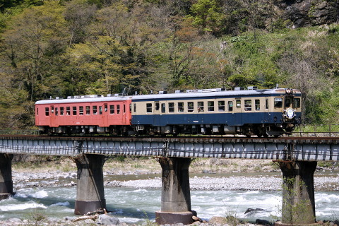 【JR西】キハ52形使用 「ジオパーク号」運転を根知～小滝で撮影した写真