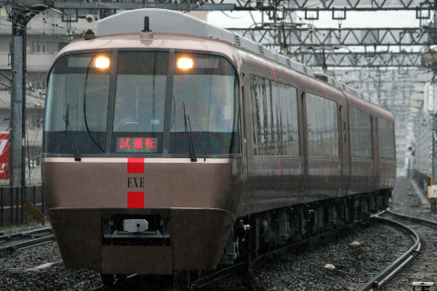 【小田急】30000形30055F(EXE) 出場試運転を本厚木駅で撮影した写真