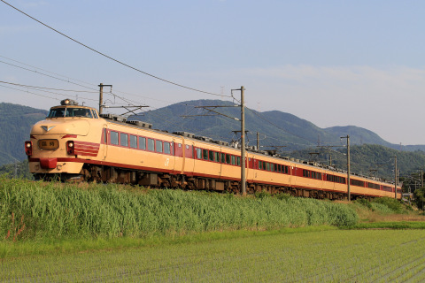  【JR西】489系サワH01編成使用の集約臨時列車運転を坂田～田村で撮影した写真