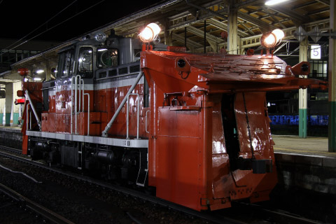 【JR東】DD15-46 秋田総合車両センターへ回送を新津駅で撮影した写真