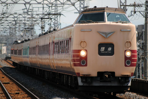 【JR西】381系7両使用 団体臨時列車運転を美章園駅で撮影した写真