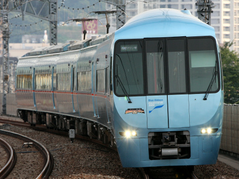 【小田急】臨時特急｢湘南マリン号｣ 運転を狛江駅で撮影した写真