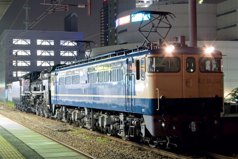 【JR西】C57-1 新山口へ輸送を西宮駅で撮影した写真