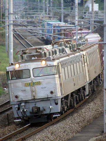 20日の57レは、EF81-303＋EF81-304の重連で牽引しました。
