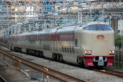 【JR西】285系出雲車使用の団体臨時列車 運転を田町駅で撮影した写真