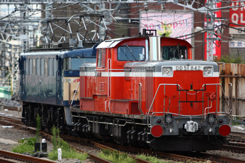 【JR東】EF60-19＋DD51-842 所属区へ返却を新宿駅で撮影した写真