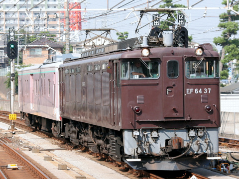 【JR東】マニ50-2186 京葉車両センターへ配給輸送の拡大写真