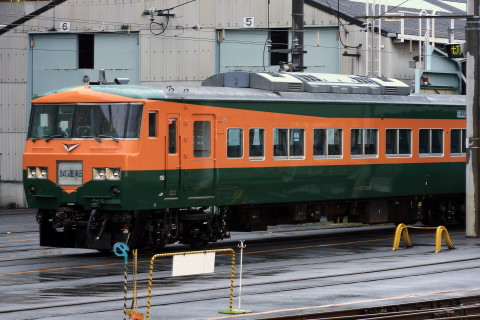 【JR東】185系 湘南色に塗り替えを大宮駅で撮影した写真